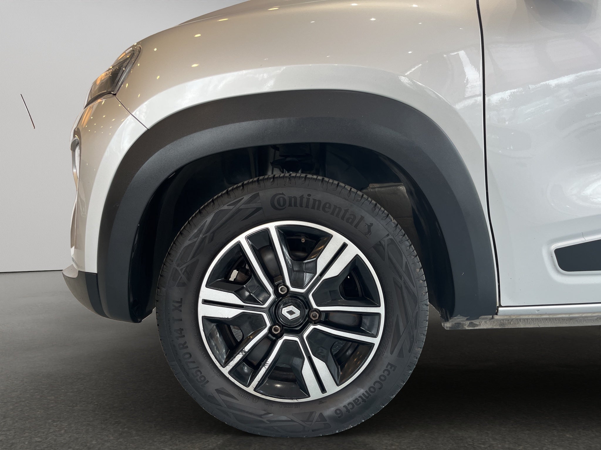 2024 Renault Kwid 5 pts. HB Iconic, TM5, a/ac., pantalla touch 8