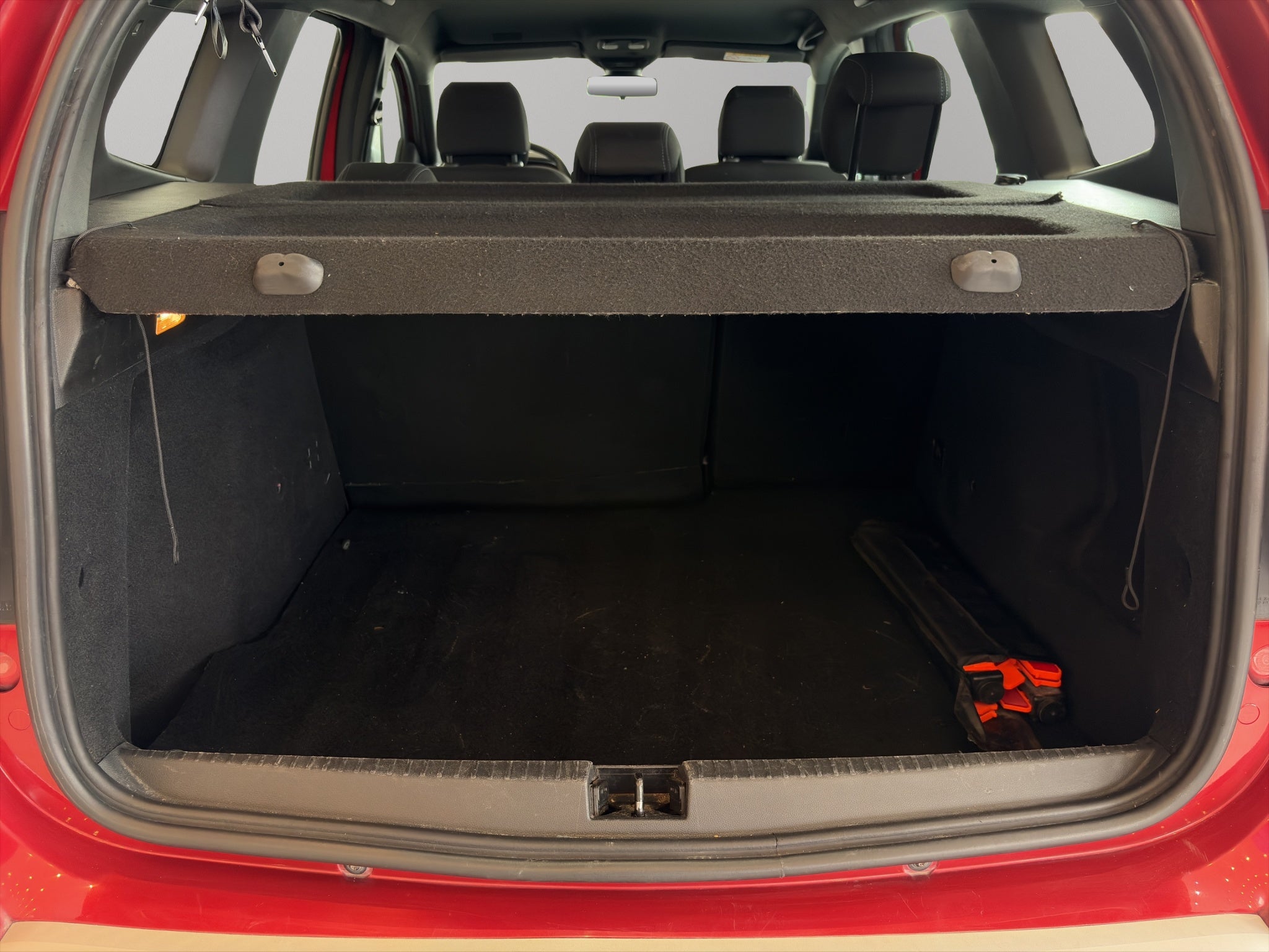 2023 Renault Duster VUD 5 pts. Iconic, 1.3T, TA, a/ac. Aut., VE, f. niebla, RA-17