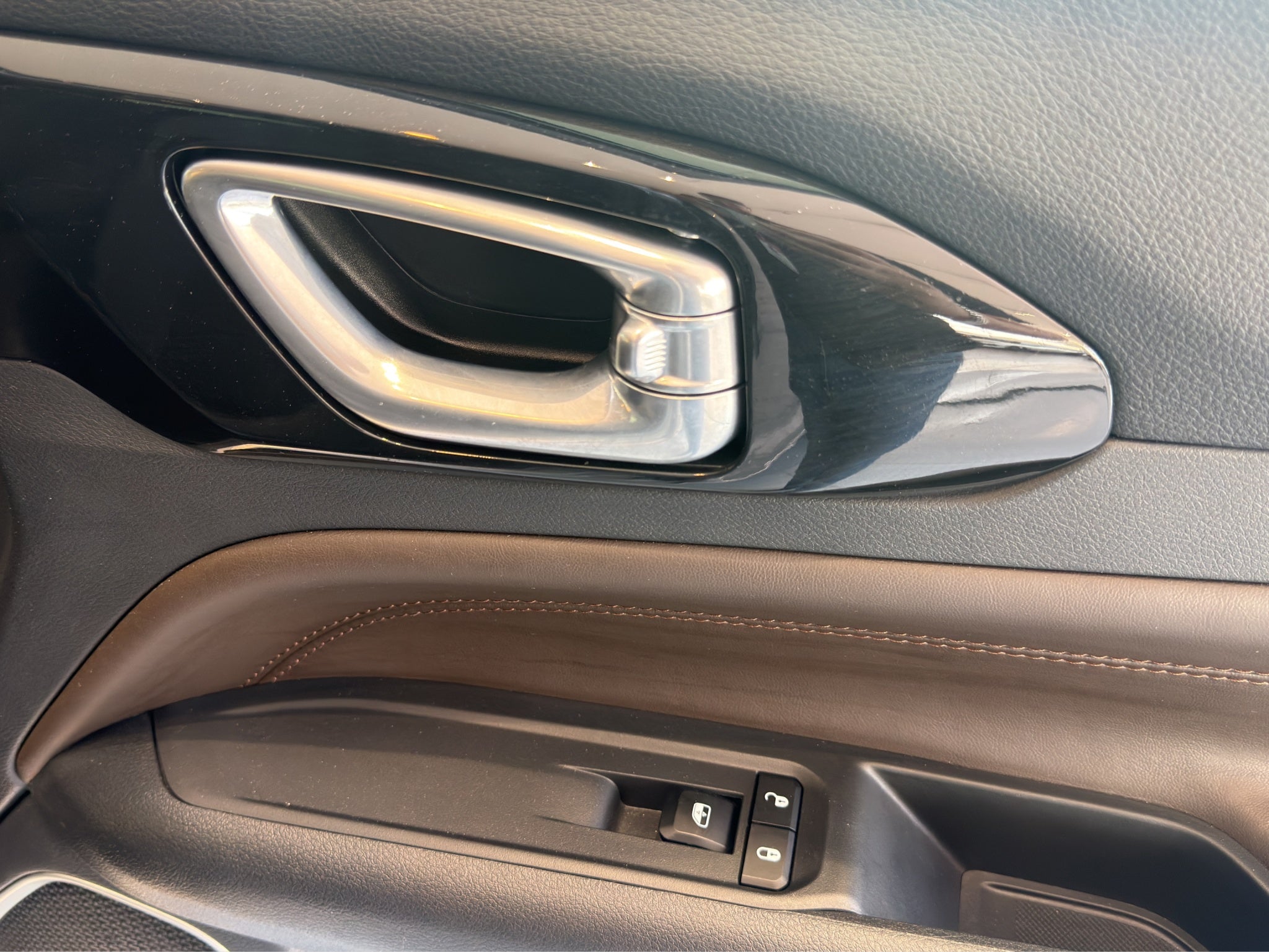 2025 Jeep Commander VUD 5 pts. Overland, 1.3T, TA, a/ac. Aut., QCP, RA-19