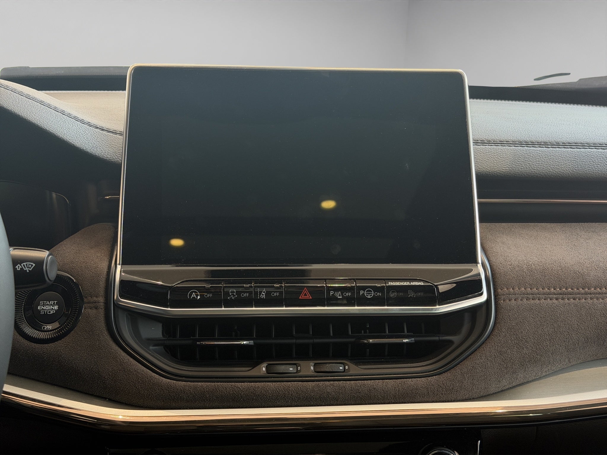 2025 Jeep Commander VUD 5 pts. Overland, 1.3T, TA, a/ac. Aut., QCP, RA-19
