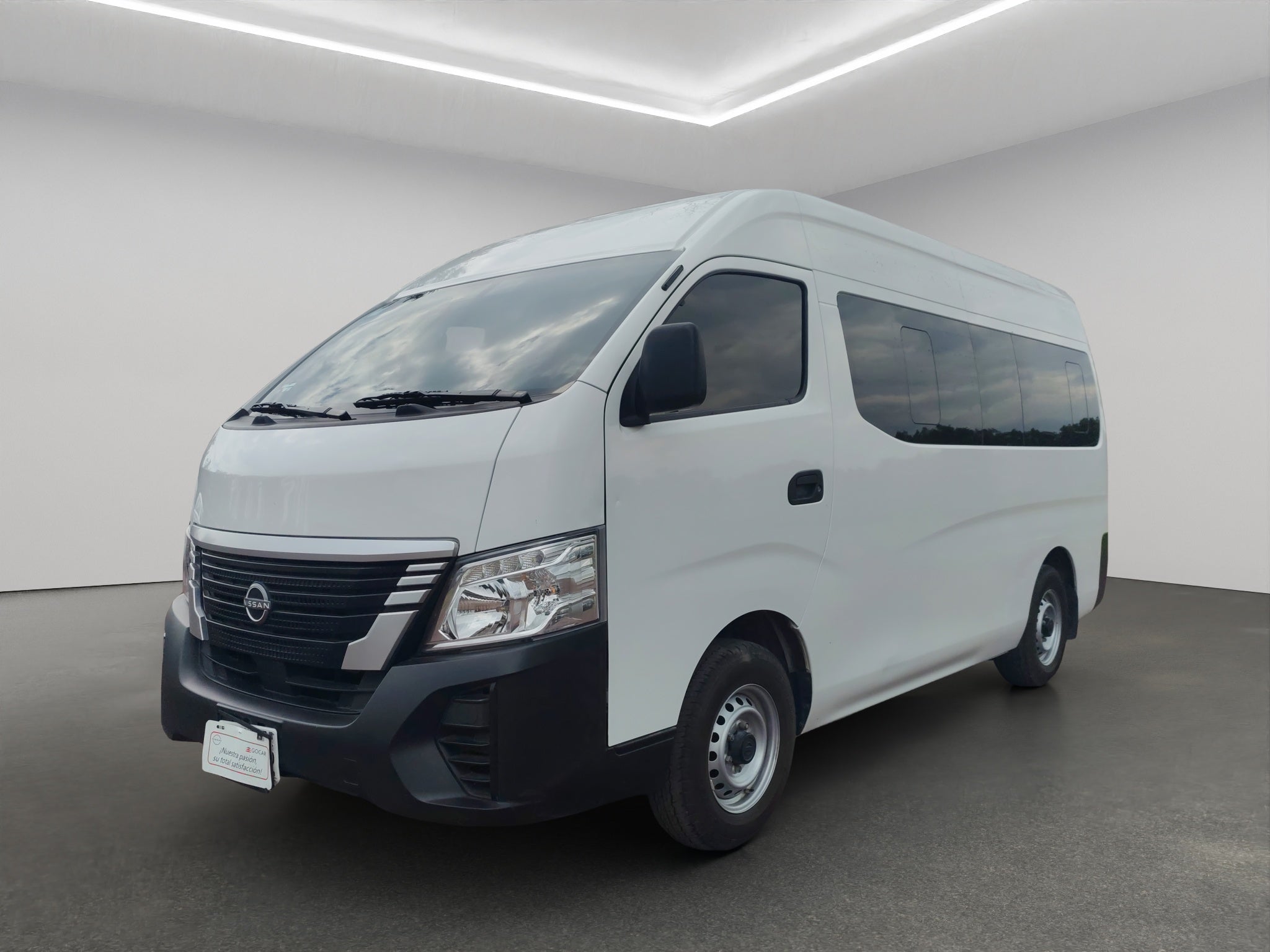 2025 Nissan Comerciales Urvan Panel 4 pts. Amplia con ventanas, TM5