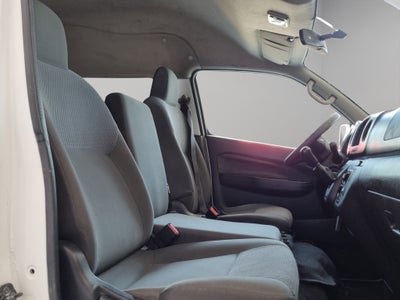 2023 Nissan Comerciales Urvan Panel 4 pts. Amplia, TM5, a/ac.