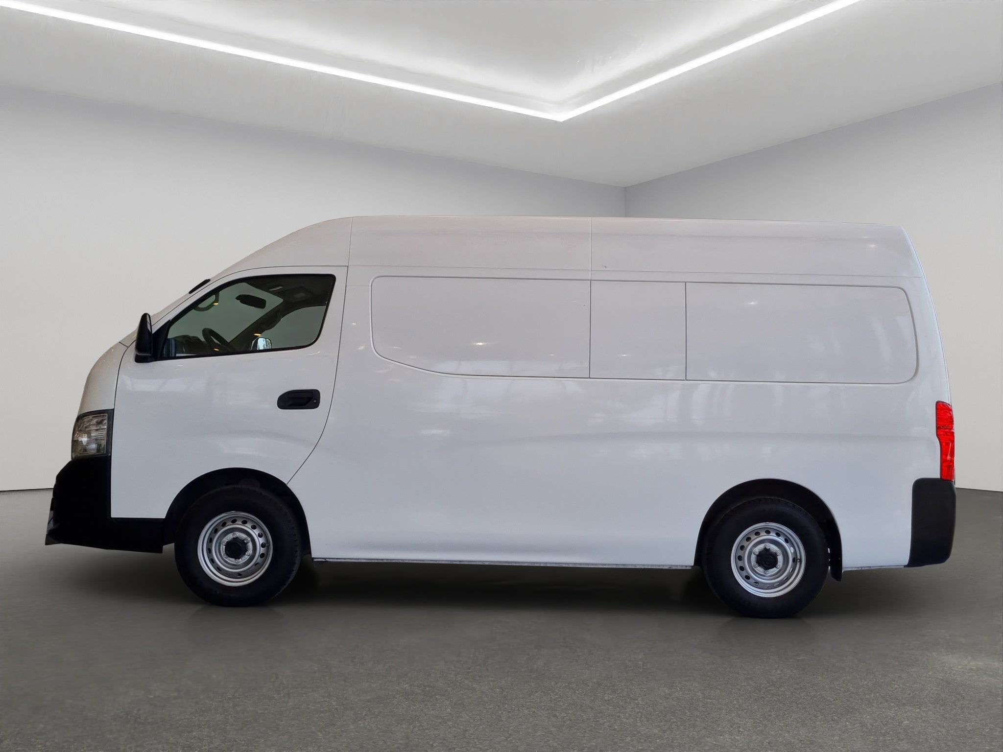 2023 Nissan Comerciales Urvan Panel 4 pts. Amplia, TM5, a/ac.