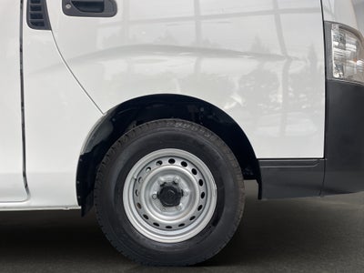 2024 Nissan Comerciales Urvan Panel 4 pts. Amplia, TM5, a/ac.