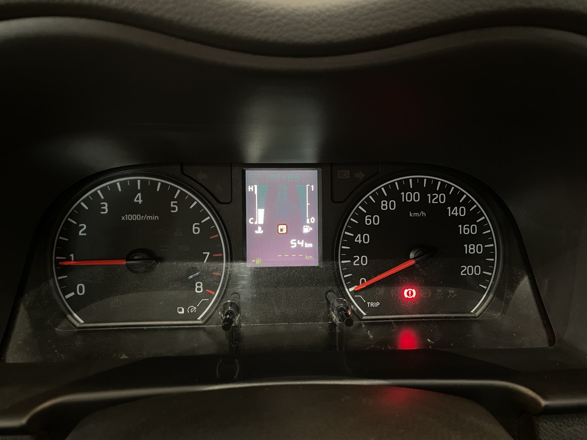 2024 Nissan Comerciales Urvan Panel 4 pts. Amplia, TM5, a/ac.