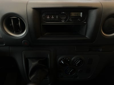 2024 Nissan Comerciales Urvan Panel 4 pts. Amplia, TM5, a/ac.