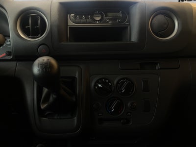 2024 Nissan Comerciales Urvan Panel 4 pts. Amplia, TM5, a/ac.