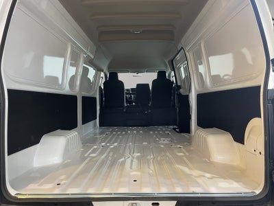 2024 Nissan Comerciales Urvan Panel 4 pts. Amplia, TM5, a/ac.