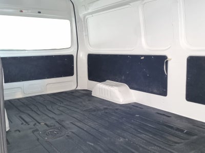 2022 Nissan Comerciales Urvan Panel 4 pts. Amplia, TM5, a/ac.