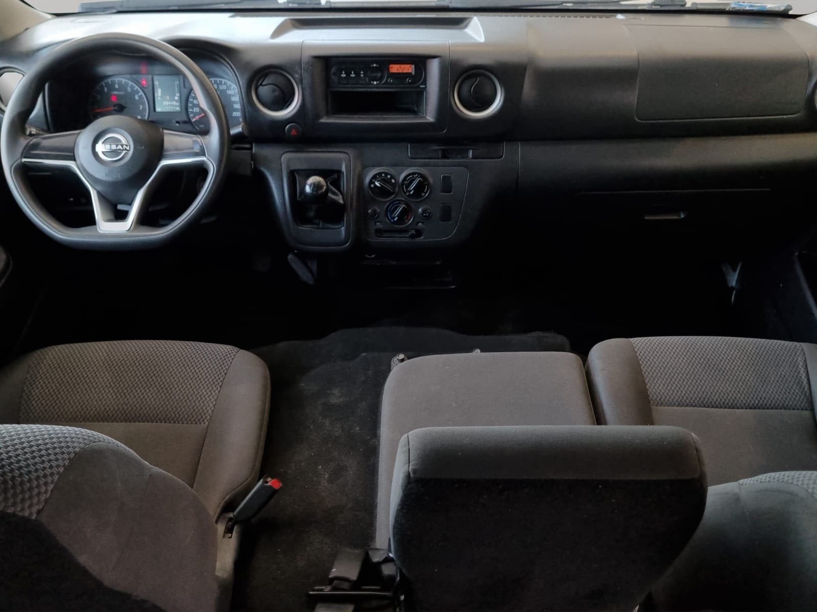 2022 Nissan Comerciales Urvan Panel 4 pts. Amplia, TM5, a/ac.