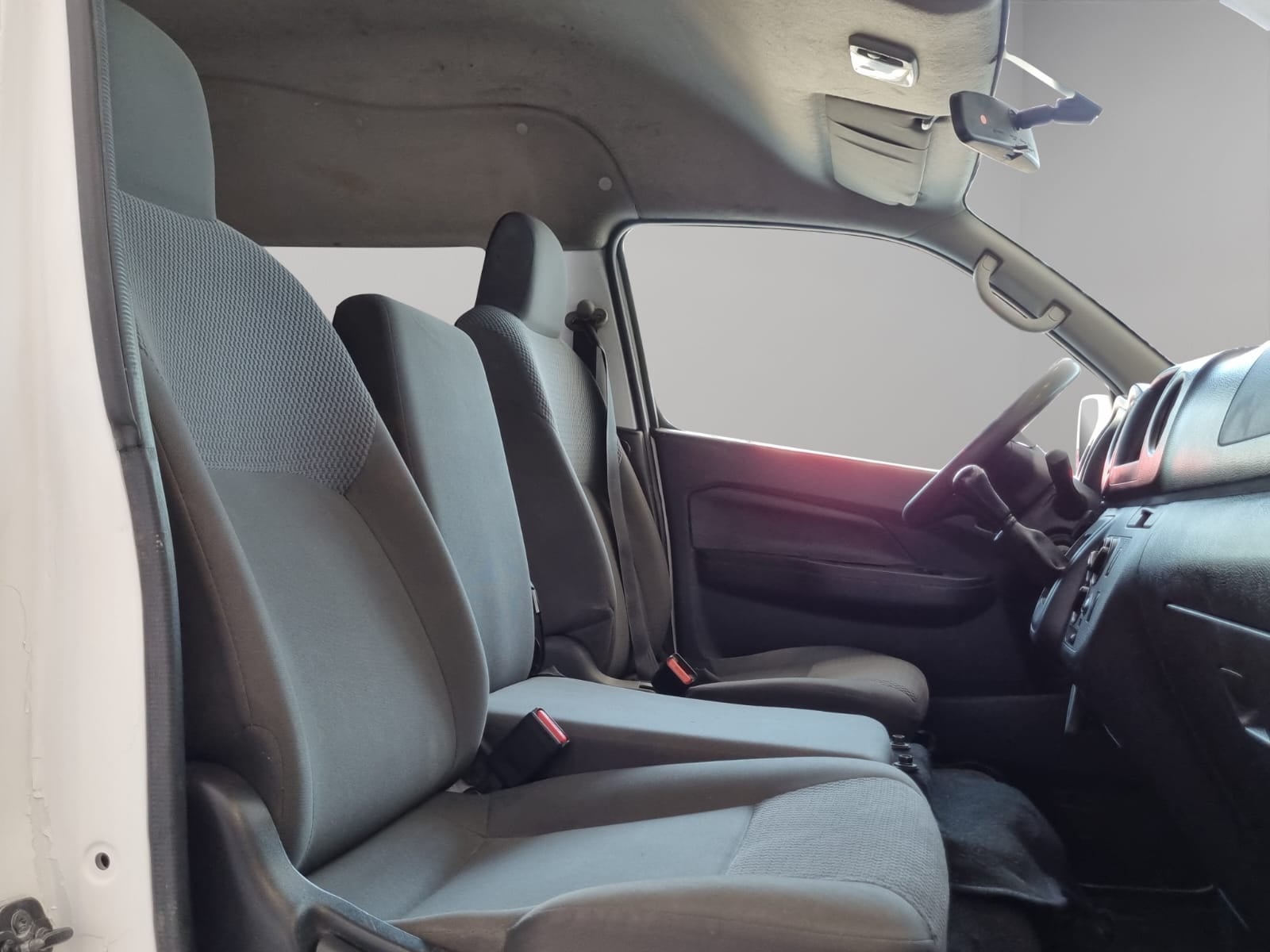 2022 Nissan Comerciales Urvan Panel 4 pts. Amplia, TM5, a/ac.