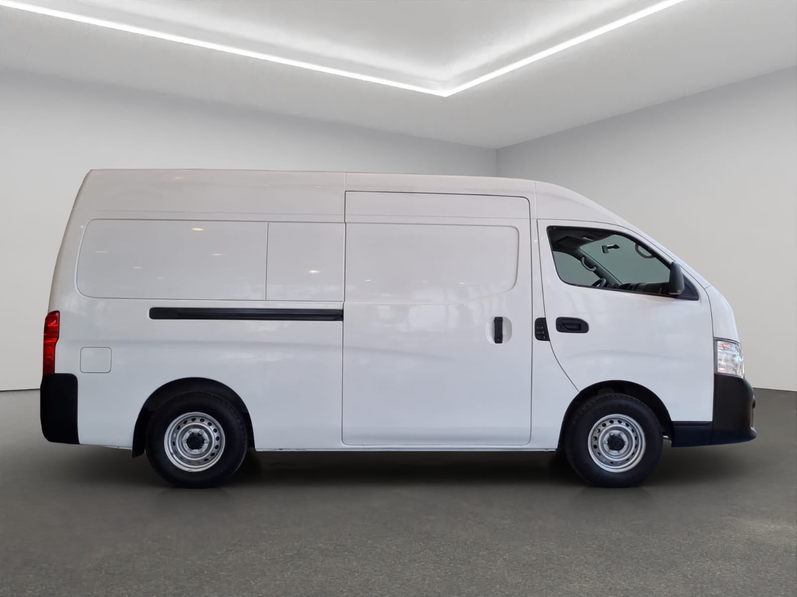 2022 Nissan Comerciales Urvan Panel 4 pts. Amplia, TM5, a/ac.