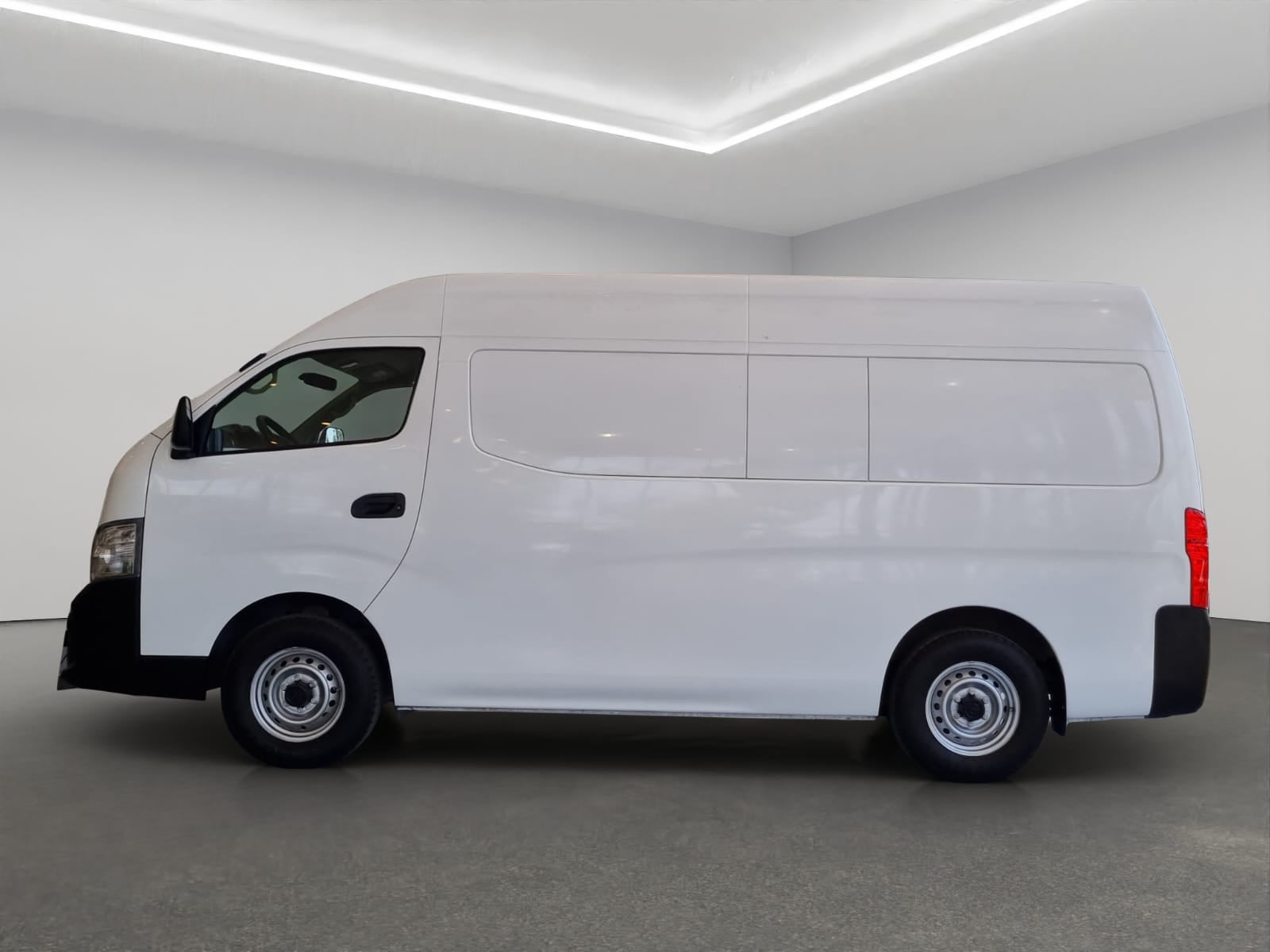 2022 Nissan Comerciales Urvan Panel 4 pts. Amplia, TM5, a/ac.