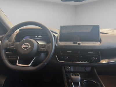 2023 Nissan X-Trail VUD 5 pts. Platinum, TA, piel, QCP, GPS, RA-19 (línea nueva)