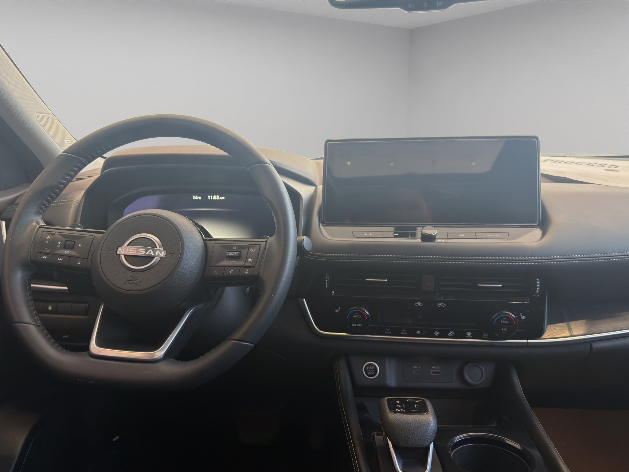 2023 Nissan X-Trail VUD 5 pts. Platinum, TA, piel, QCP, GPS, RA-19 (línea nueva)