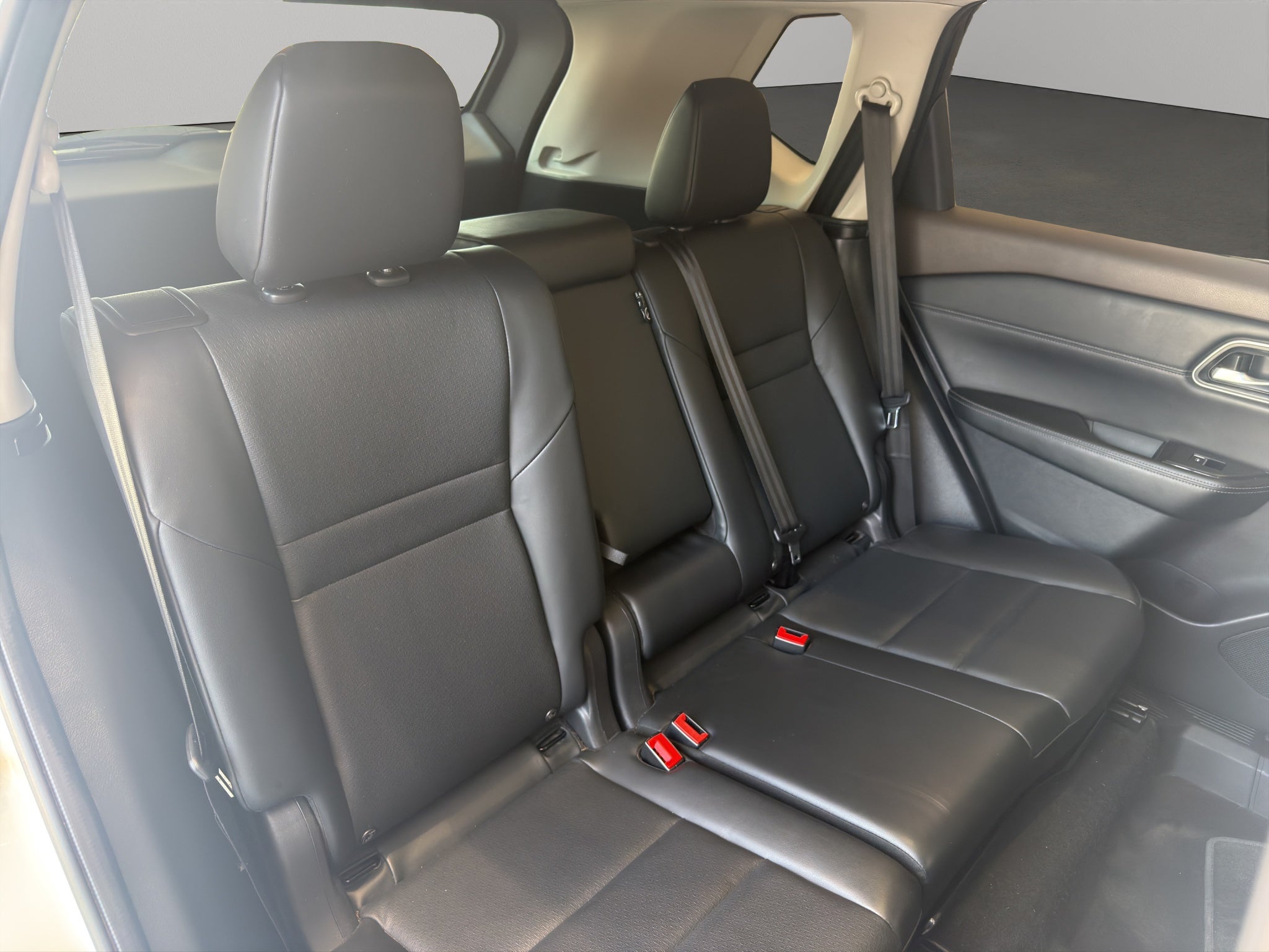 2023 Nissan X-Trail VUD 5 pts. Platinum, TA, piel, QCP, GPS, RA-19 (línea nueva)