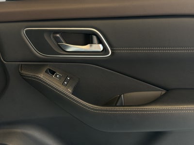 2023 Nissan X-Trail VUD 5 pts. Platinum, TA, piel, QCP, GPS, RA-19 (línea nueva)