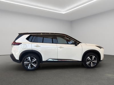 2023 Nissan X-Trail VUD 5 pts. Platinum, TA, piel, QCP, GPS, RA-19 (línea nueva)