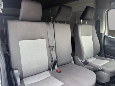 2023 Toyota Comerciales Hiace Panel 5 pts. DX Superlarga, toldo alto, TM5