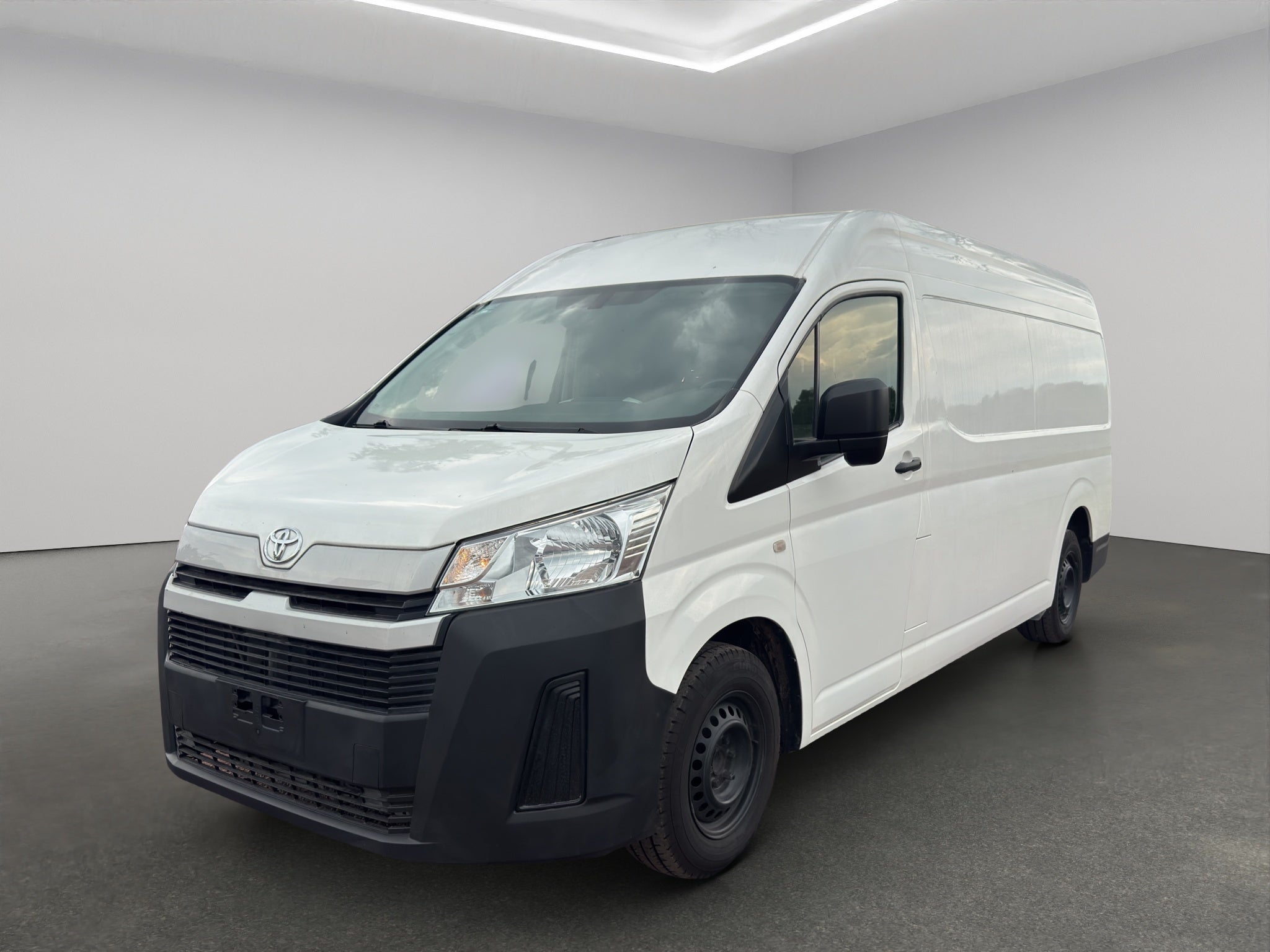 2023 Toyota Comerciales Hiace Panel 5 pts. DX Superlarga, toldo alto, TM5