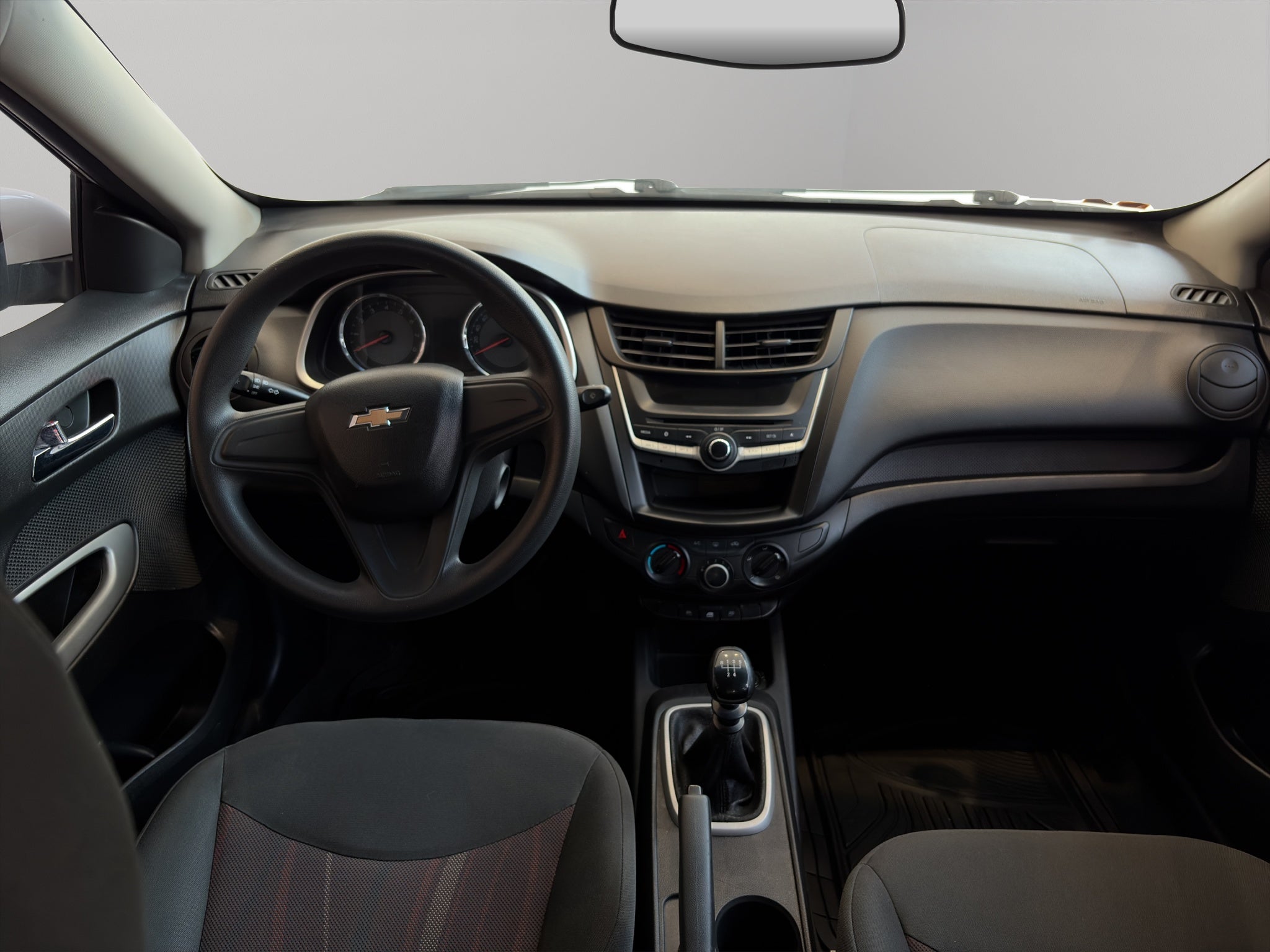 2018 Chevrolet Aveo 4 pts. LS, TM5, a/ac., R-14 (línea nueva)