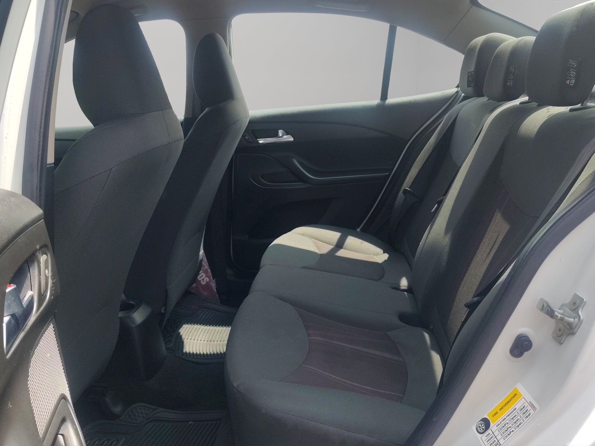 2023 Chevrolet Aveo 4 pts. LS, TM5, a/ac., R-14 (línea anterior)