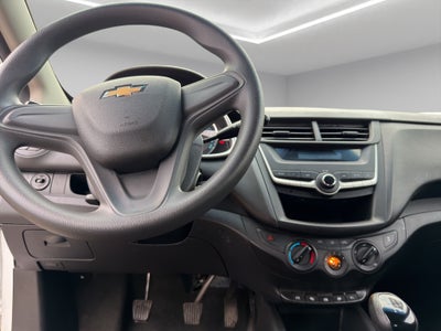 2023 Chevrolet Aveo 4 pts. LS, TM5, a/ac., R-14 (línea anterior)