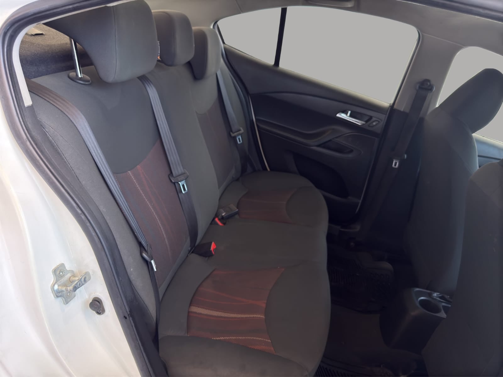 2023 Chevrolet Aveo 4 pts. LS, TM5, a/ac., R-14 (línea anterior)