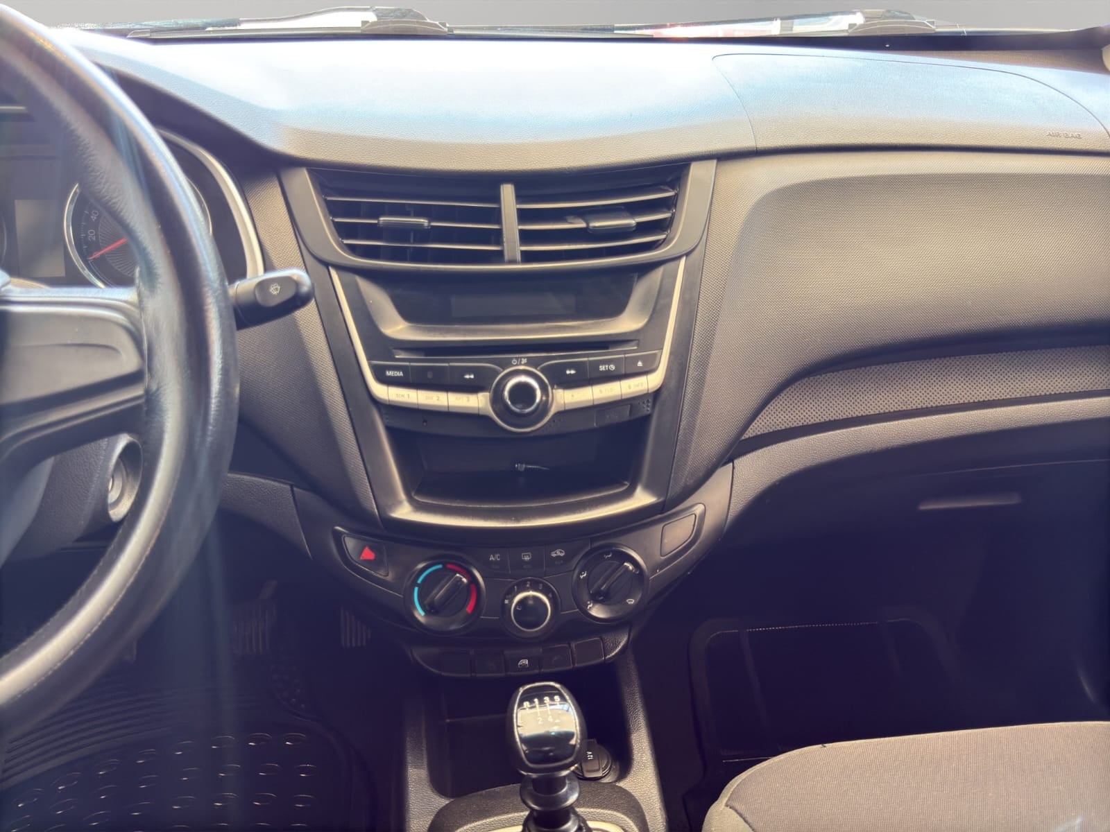 2023 Chevrolet Aveo 4 pts. LS, TM5, a/ac., R-14 (línea anterior)