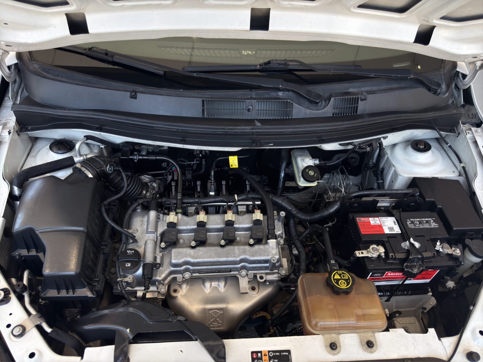 2023 Chevrolet Aveo 4 pts. LS, TM5, a/ac., R-14 (línea anterior)
