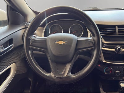 2023 Chevrolet Aveo 4 pts. LS, TM5, a/ac., R-14 (línea anterior)
