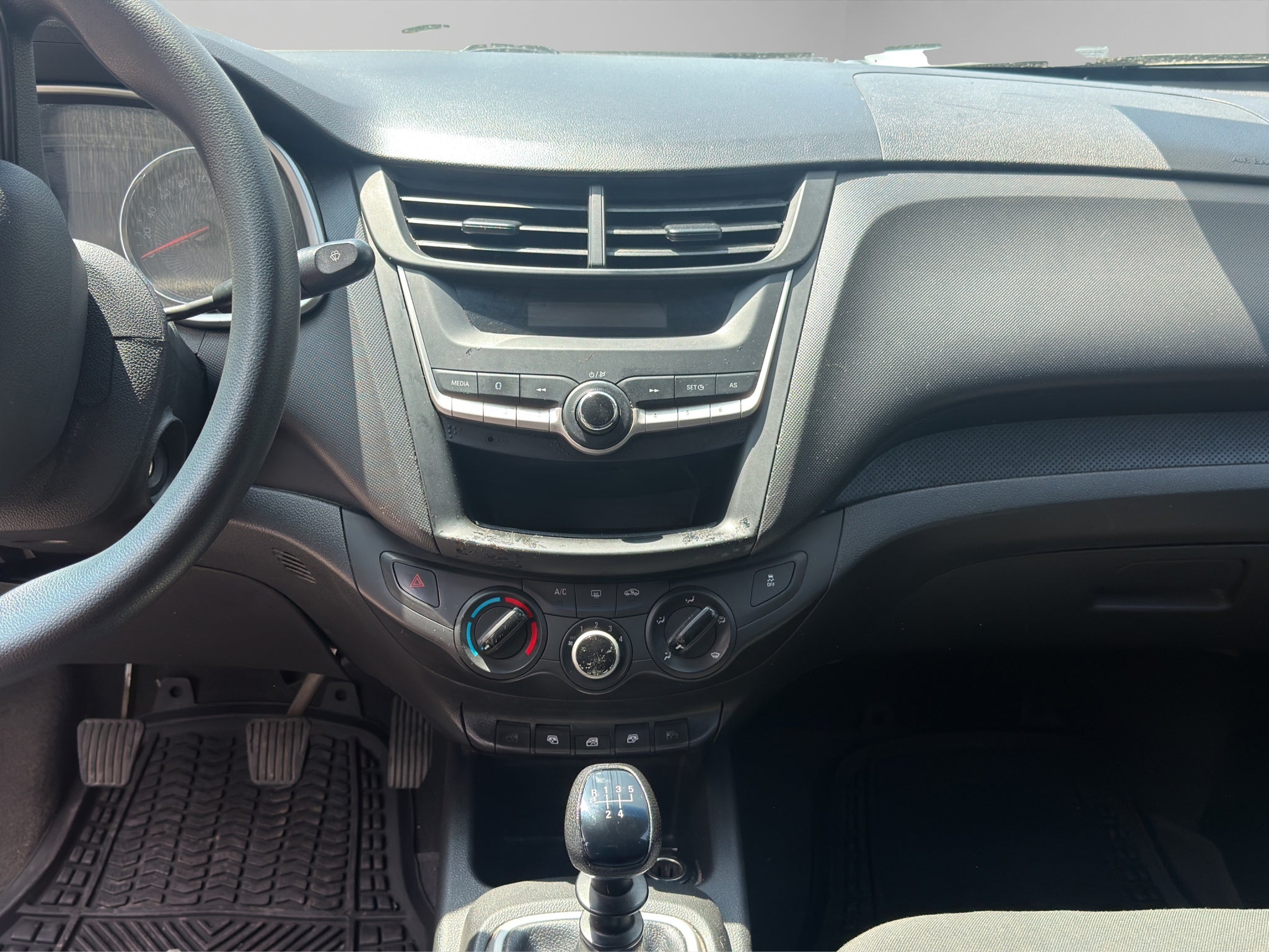 2022 Chevrolet Aveo 4 pts. LS, TM5, a/ac., RA-15
