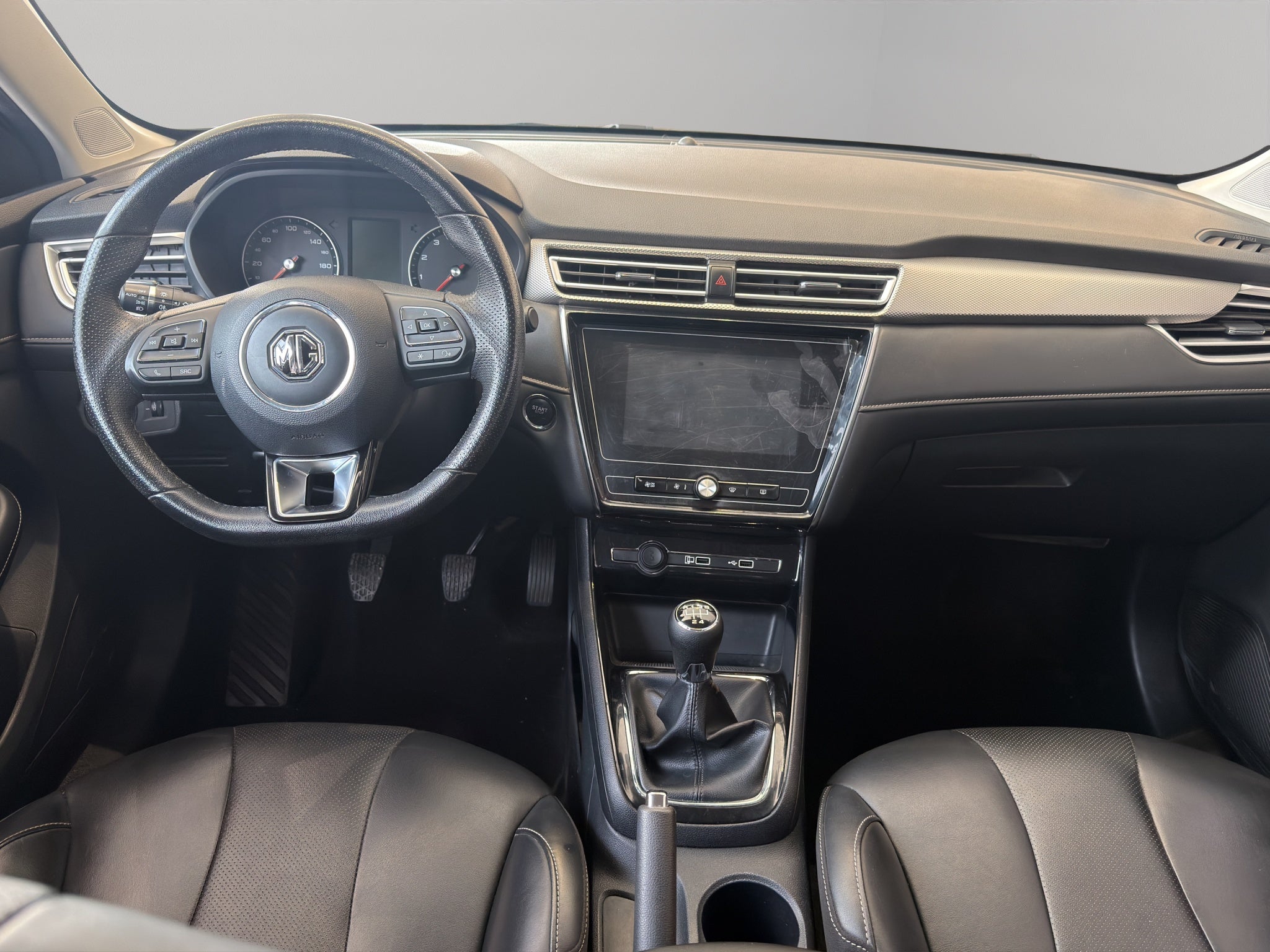 2023 MG MG5 4 pts. Excite, 1.5l, TM5, VE, piel, RA-16