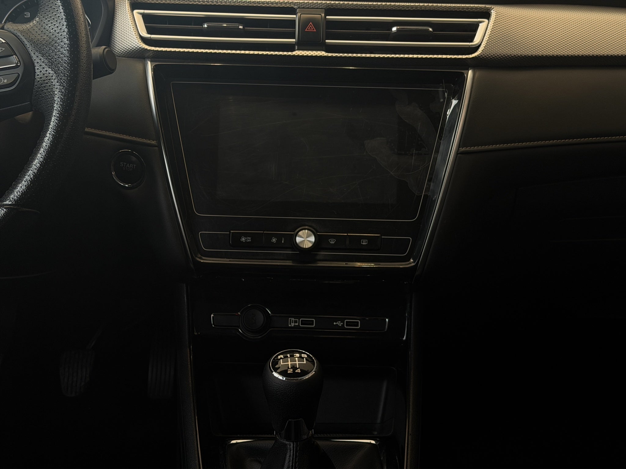 2023 MG MG5 4 pts. Excite, 1.5l, TM5, VE, piel, RA-16