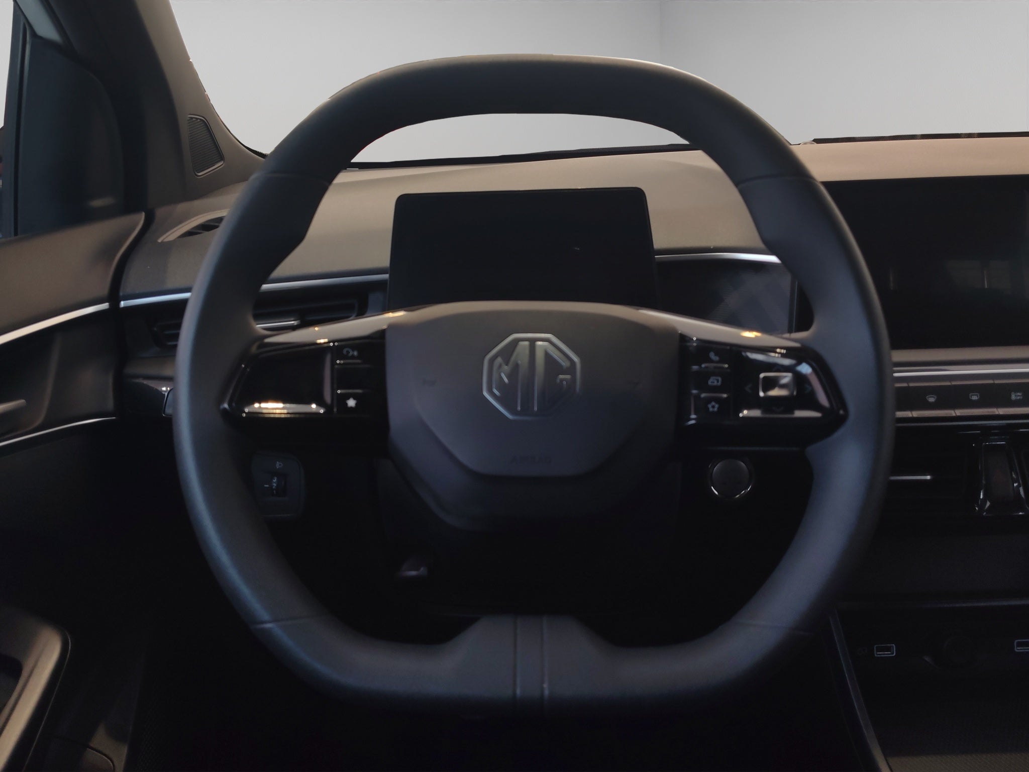 2025 MG MG3 5 pts. HB Style, 1.5l, TM5, VE, pantalla, RA-16