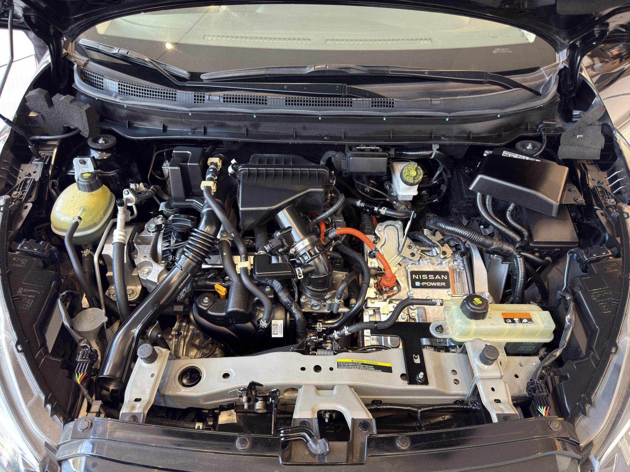 2023 Nissan Kicks VUD 5 pts. Exclusive e-Power, E-REV, TA, piel, RA-17