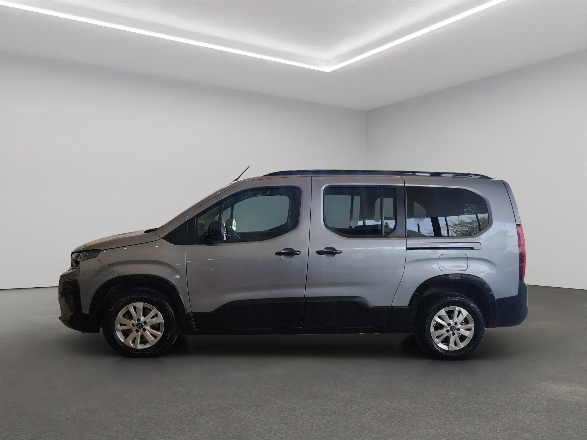 2026 Peugeot Rifter Minivan 5 pts. Allure Pack PureTech, 1.2T, TA, a/ac., 7 pas., R-16