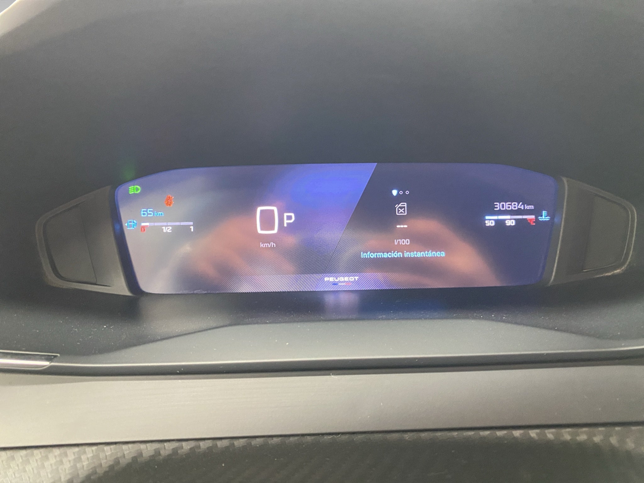 2025 Peugeot 2008 VUD 5 pts. Allure, 1.2T, TA, pantalla touch 10