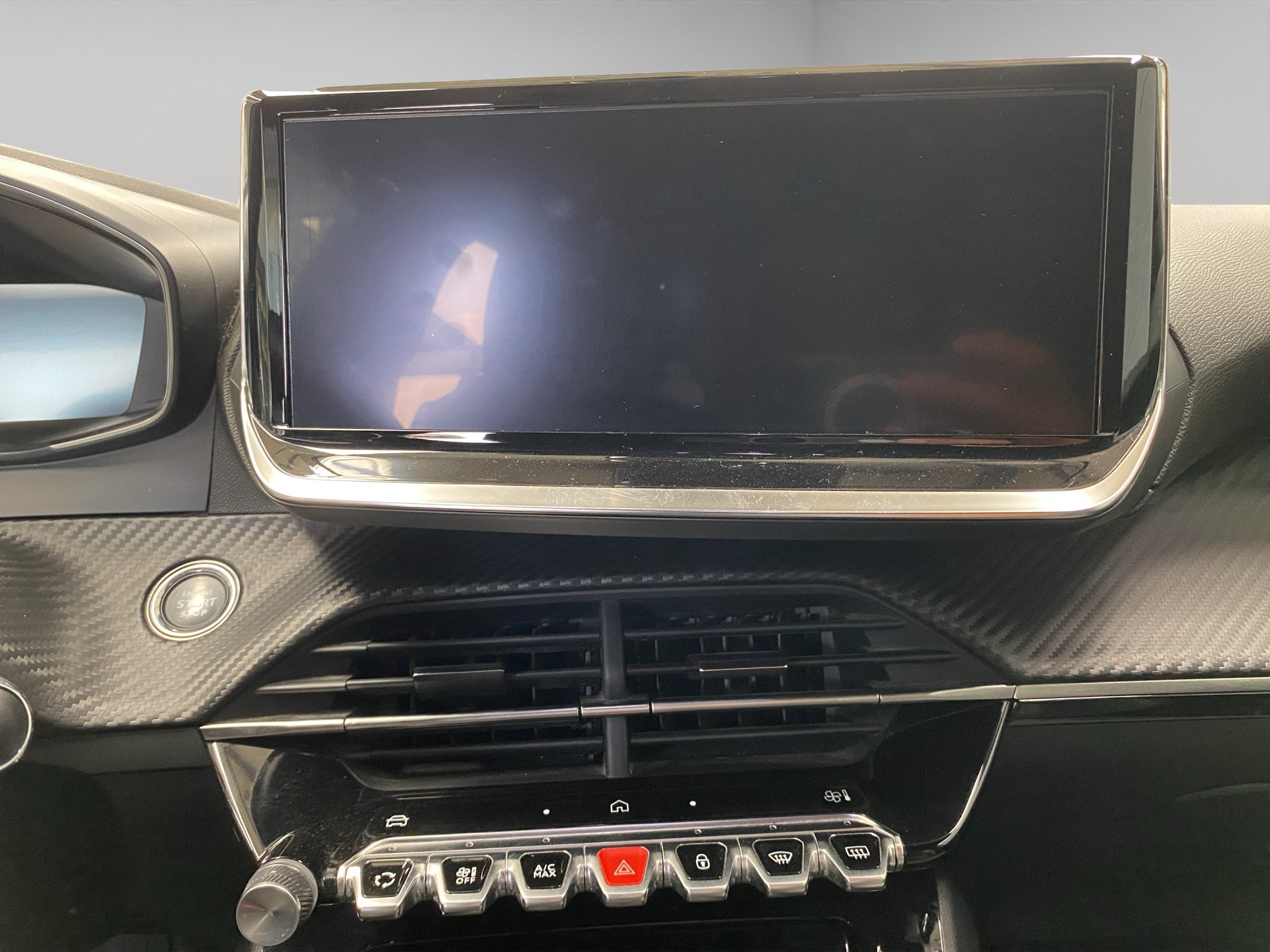 2025 Peugeot 2008 VUD 5 pts. Allure, 1.2T, TA, pantalla touch 10