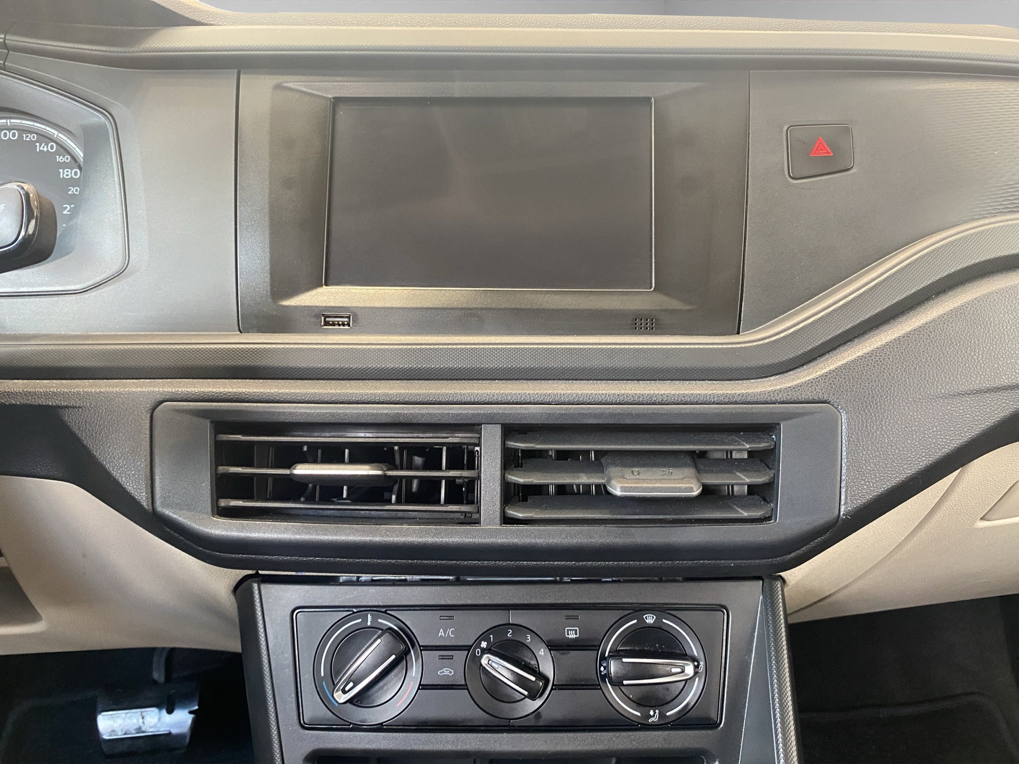 2024 Volkswagen Virtus 4 pts. Trendline, 1.6, AT a/c R-15