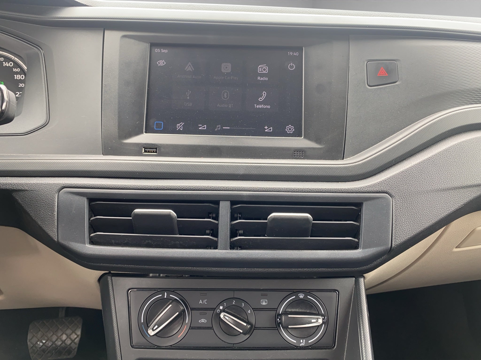 2024 Volkswagen Virtus 4 pts. Trendline, 1.6l, TM5, a/ac., R-15