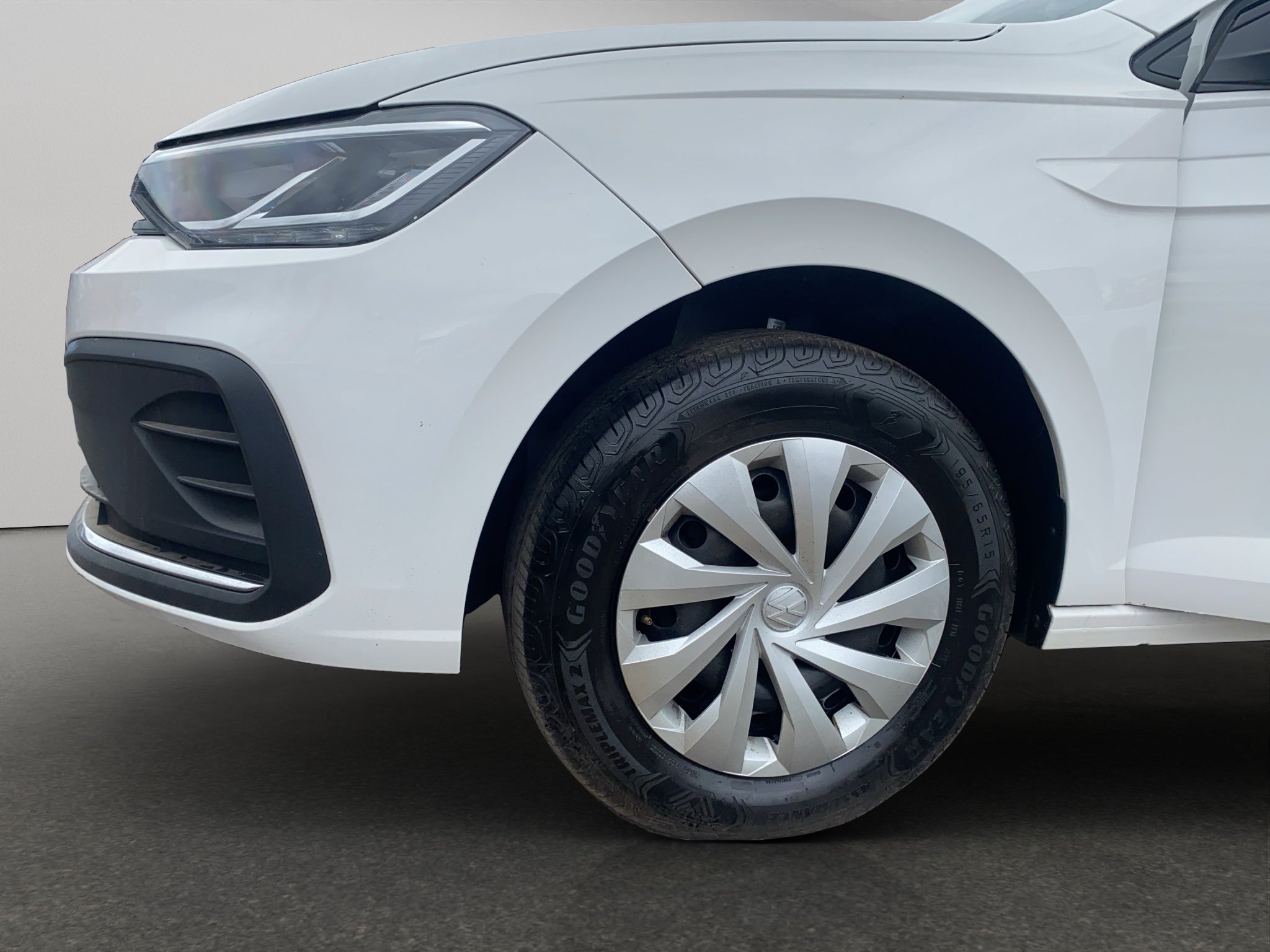 2024 Volkswagen Virtus 4 pts. Trendline, 1.6l, TM5, a/ac., R-15
