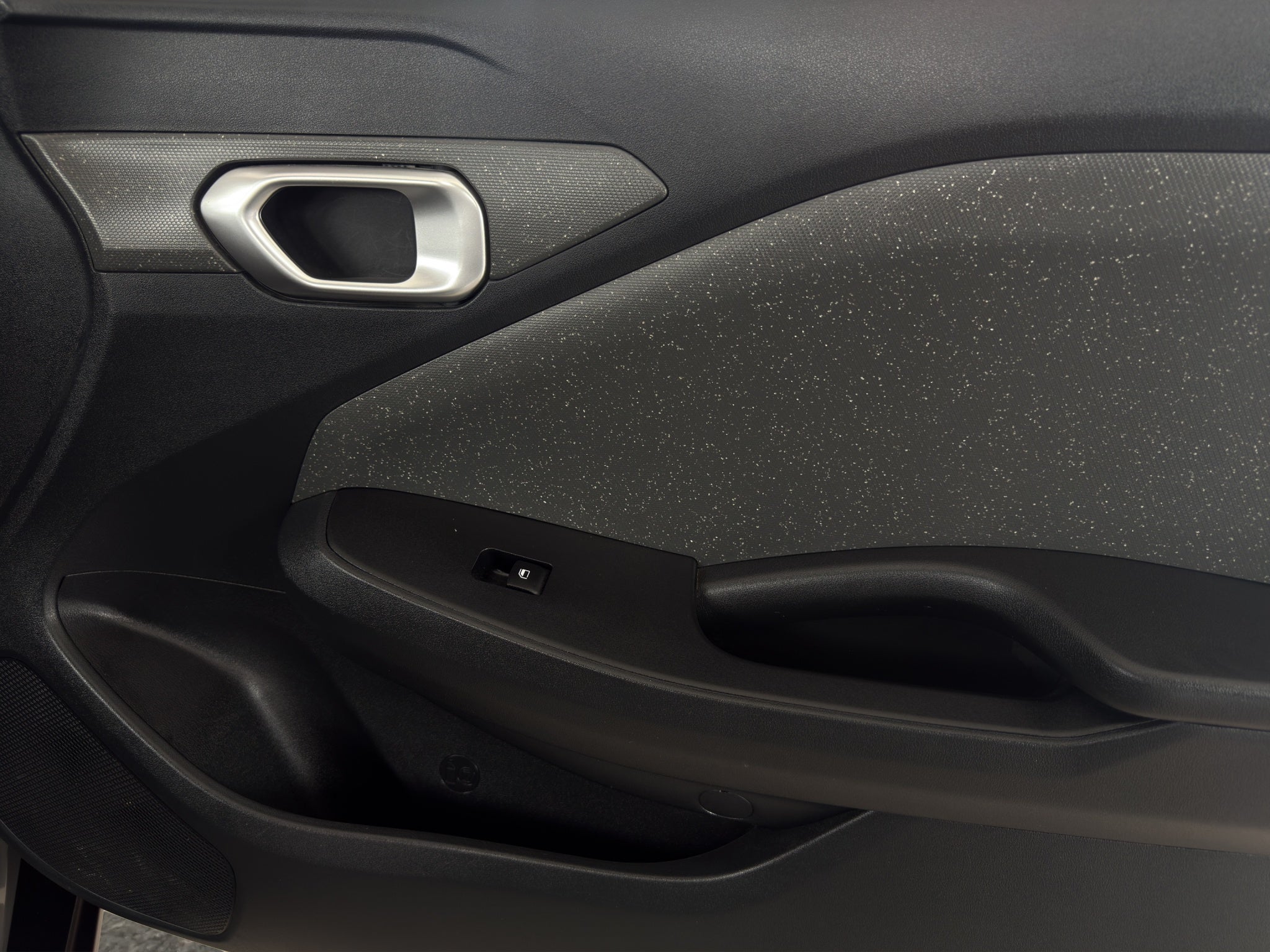 2025 Kia K3 4 pts. L, 1.6l, TA, a/ac., R-15