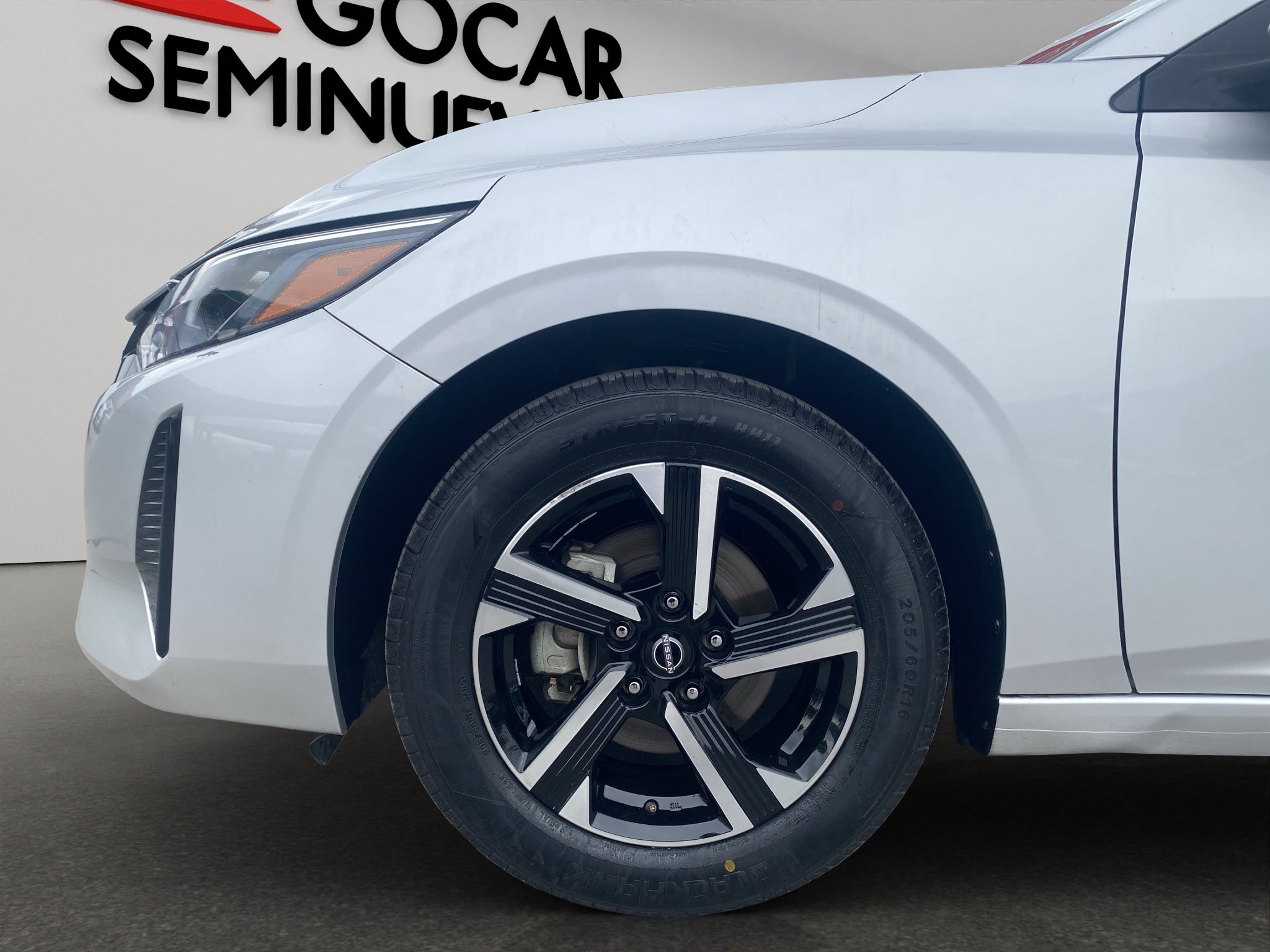 2024 Nissan Sentra 4 pts. Advance, TM6, a/ac., f. niebla, RA-16