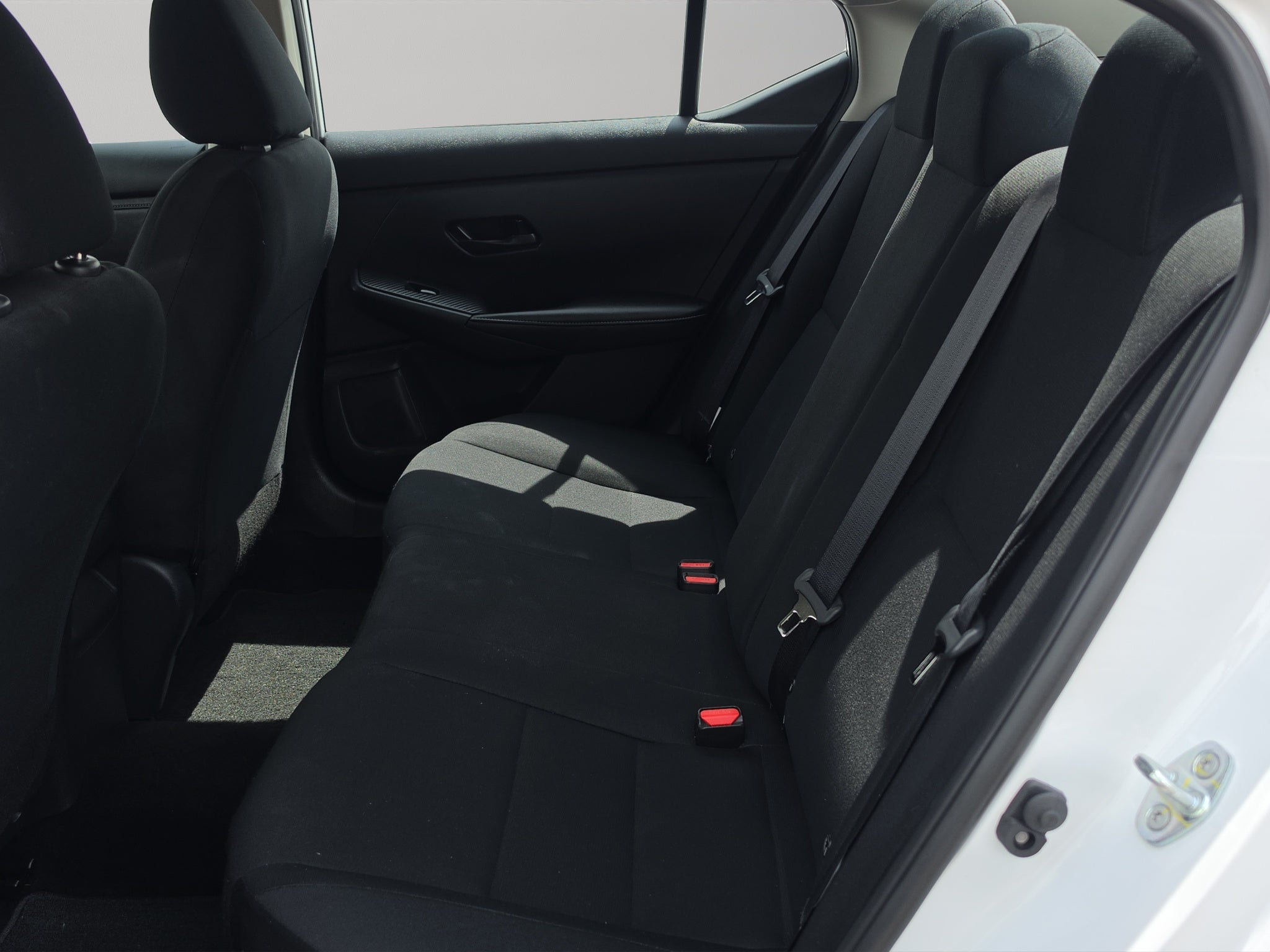 2025 Nissan Sentra 4 pts. Sense, TM6, a/ac., RA-16 (línea anterior)