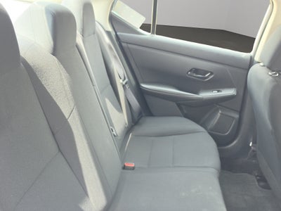 2025 Nissan Sentra 4 pts. Sense, TM6, a/ac., RA-16 (línea anterior)