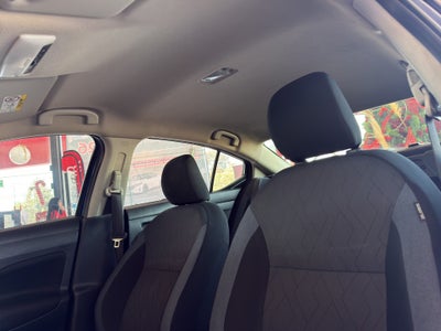 2024 Nissan Versa 4 pts. Advance, TM5, a/ac., f. niebla, RA-16