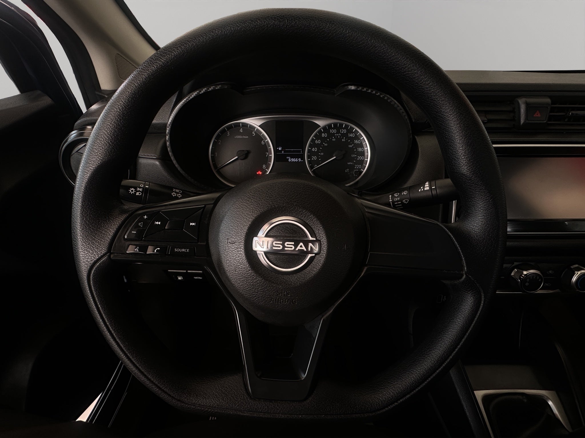 2024 Nissan Versa 4 pts. Sense, TM5, a/ac., R-15