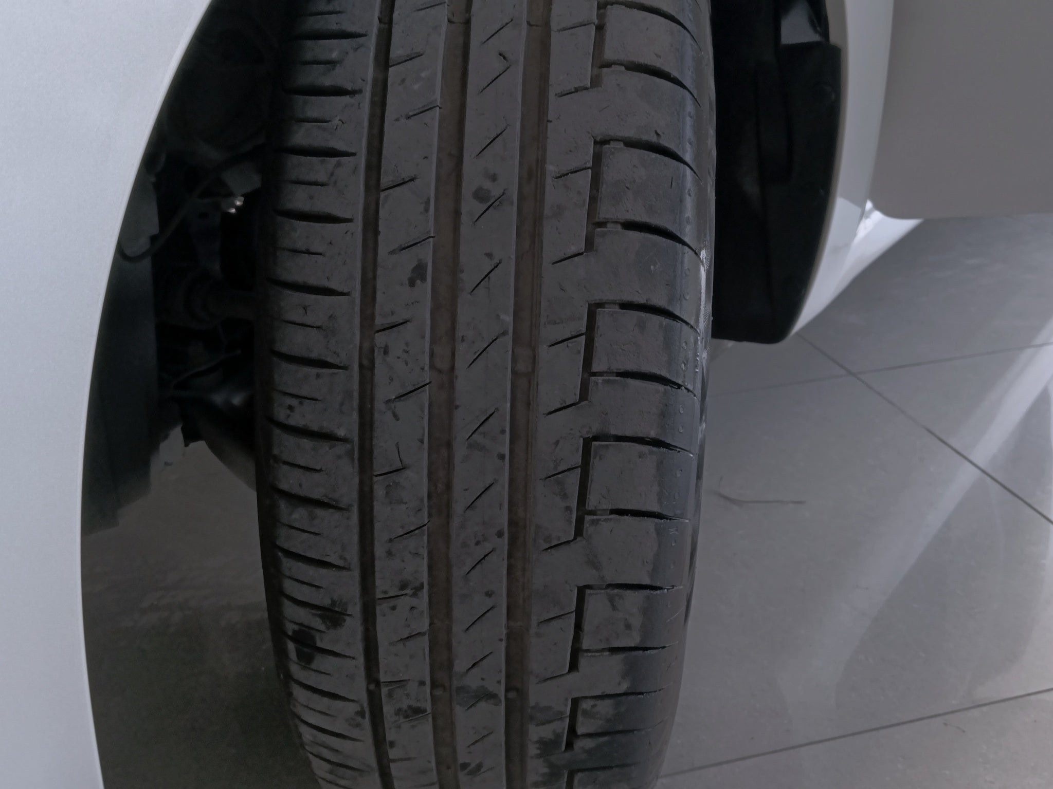 2024 Nissan Versa 4 pts. Advance, CVT, a/ac; f. niebla, RA-16