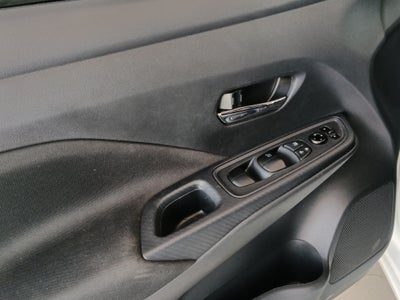 2024 Nissan Versa 4 pts. Advance, CVT, a/ac; f. niebla, RA-16